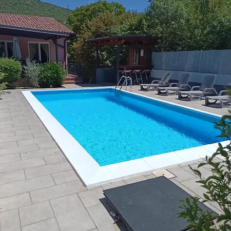 Meja Prázdninový dům *