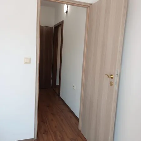 Meja *